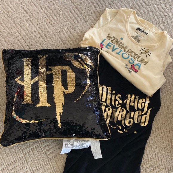 Harry Potter Bundle!!! Pillow & 2 Tops! - Picture 1 of 10